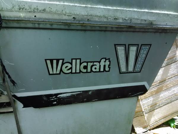 32 WellCraft side view