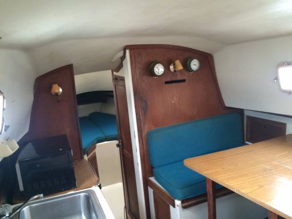 1975 Irwin 32.5 Interior