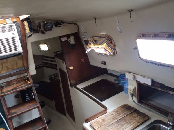 1975 Irwin 32.5 great layout