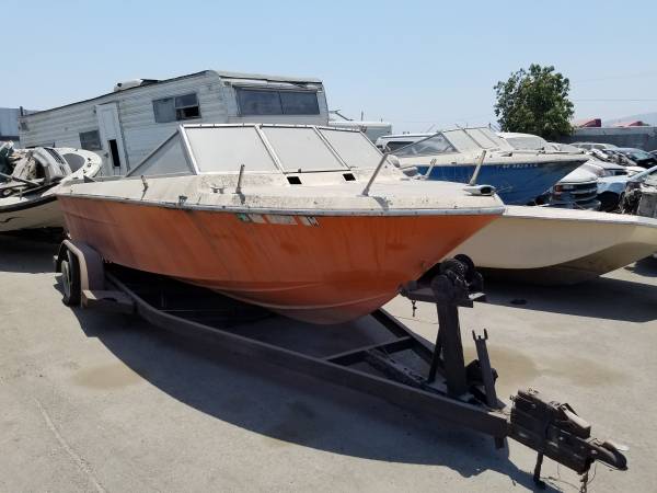 Free orange boat powerboat needs wheels to move trailer