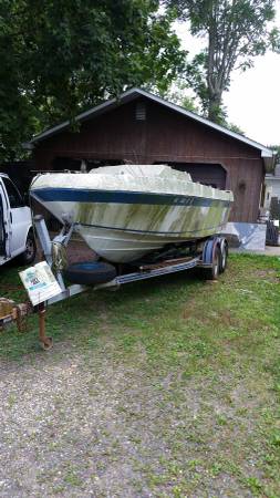 Free walkaround bow cabin 21 footer boat