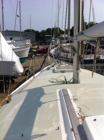 Pearson 26 foredeck view