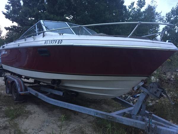 1979 crestliner 23ft boat it's a great solid hull 