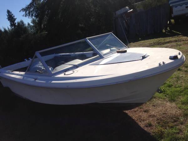 19 foot boat hull solid with engine