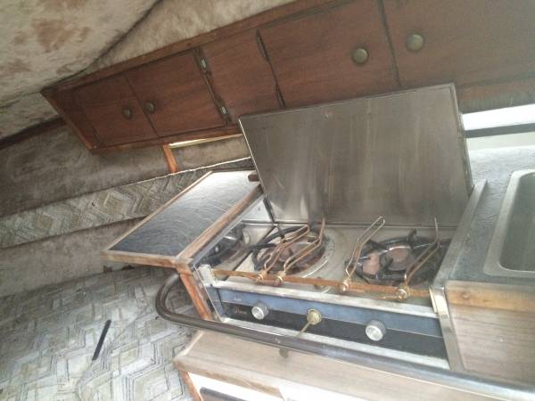 74 Searay 240 cabinetry and stove