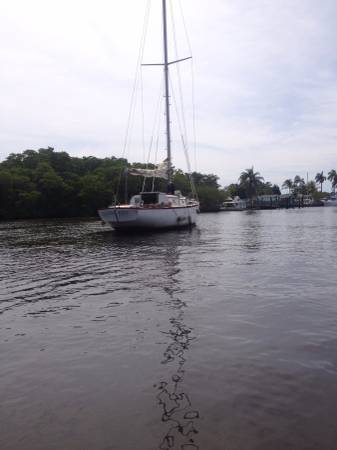 1966 Columbia 38 sailboat. Hull and rigging are sound