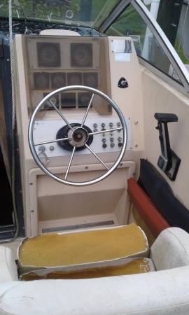 25' Cuddy Cabin Cruiser steering