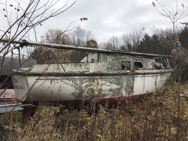 28' Westerly twin keel sailboat needs a tow