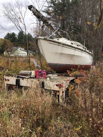 28' Westerly twin keel bow