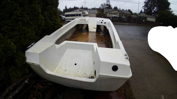 18' fiberglass tri-hull boat and trailer gutted interior