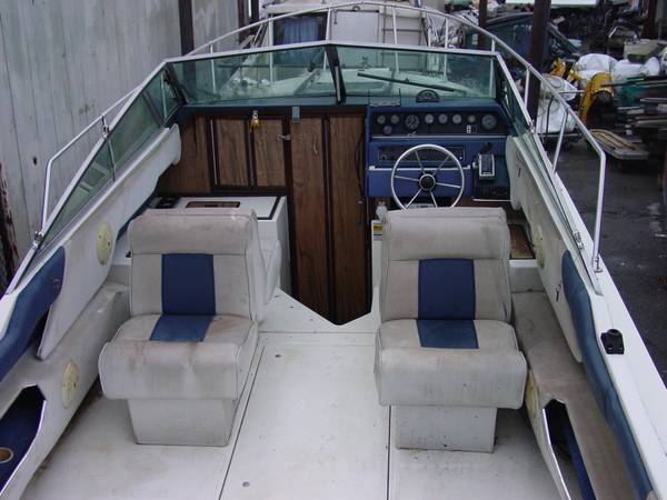 250 Cuddy Cabin boat is missing the engine and outdrive