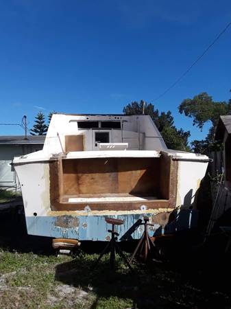 1973 26 Ft Searay Pacemaker stern