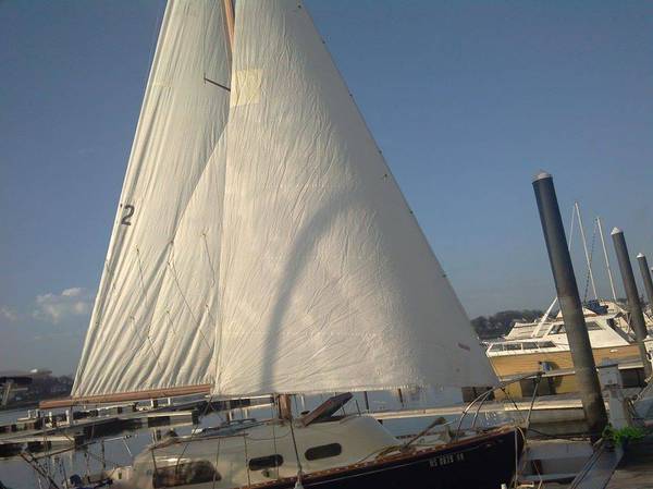 26' Grampian Sailboat sails up