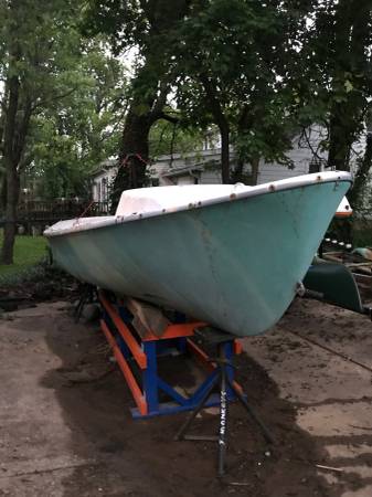 17 foot Sailboat and trailer