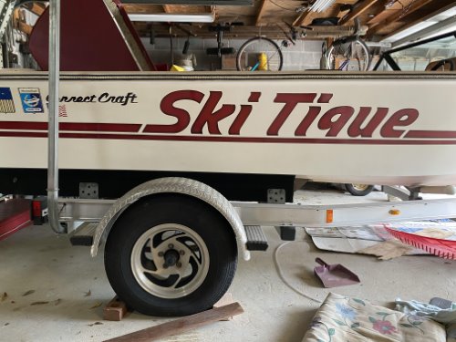 skitique speed boat on trailer