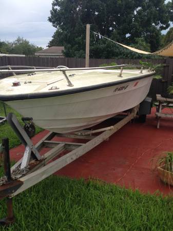 Free boat hull Sea Ray 18