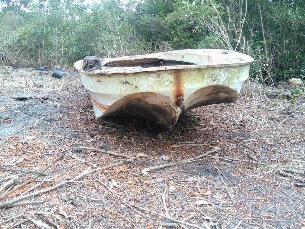 fishing Boat, fiberglass, hull is solid