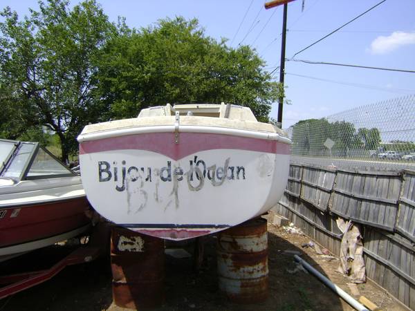 Free sail boat needs work