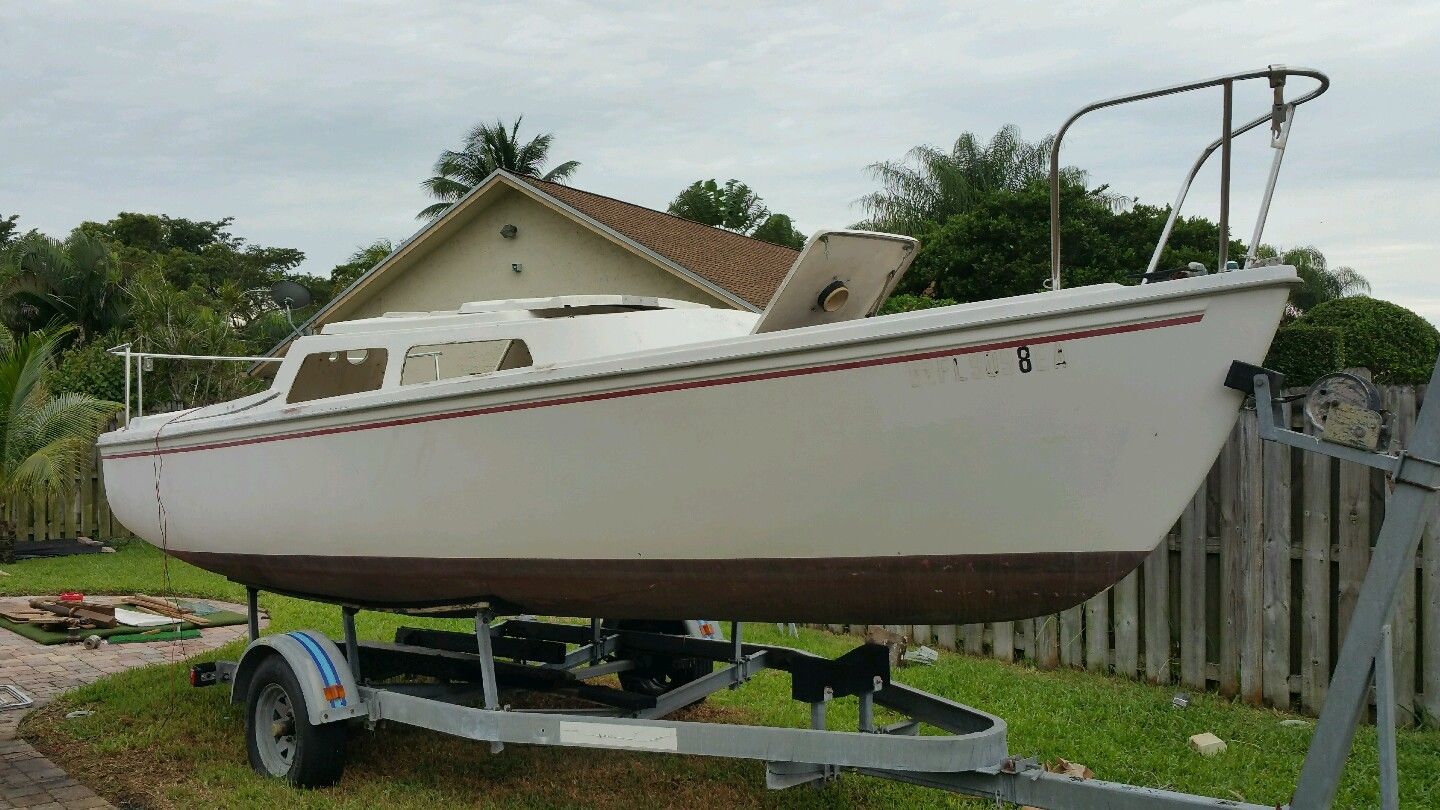1982 Catalina 22 sailboat