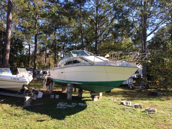 26' sea Ray with two 350 motors