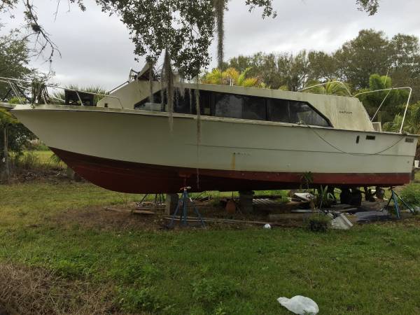 Free Boat 33' Carver