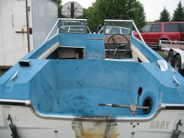 stern view GLASTRON Family Pleasure Boat