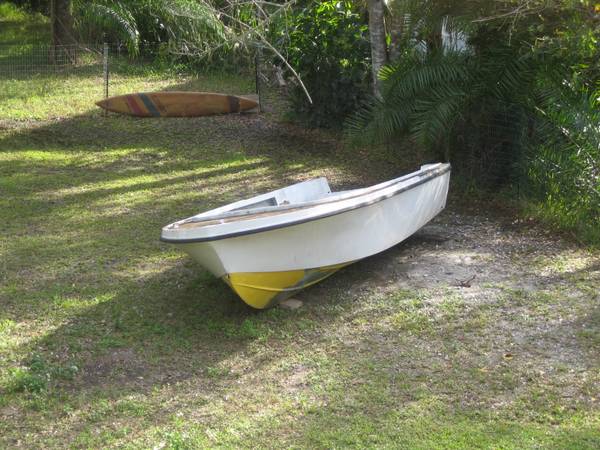 free 18 foot boat hull needs some work