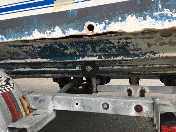 18 foot tide runner boat damaged