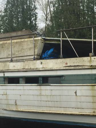 64 Chris Craft hull side