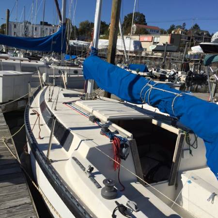 25 Ft Merit Sailboat