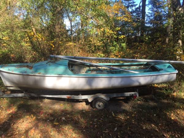 Small ODAY sailboat needs work