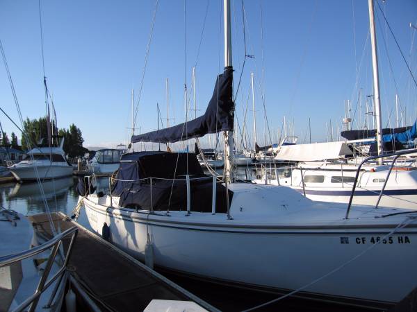 1982 CATALINA 25 FIXED KEEL stern
