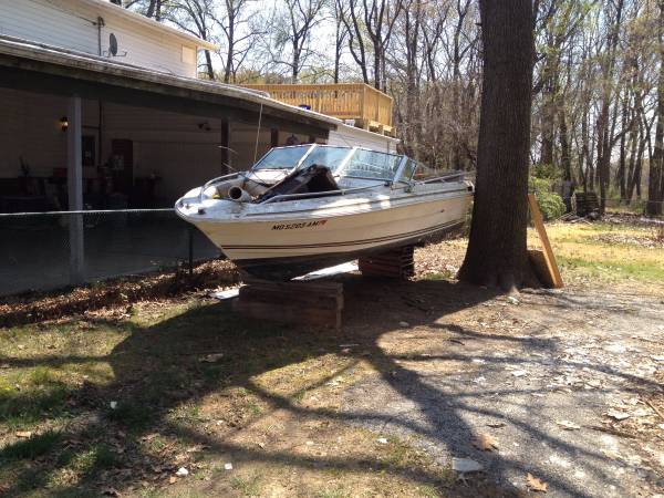 Free boat no trailer good hull