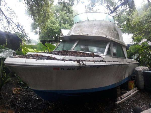 FLYINGBRIDGE BOAT 24ft