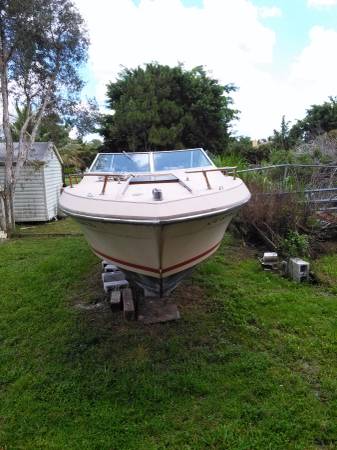 Slickcraft I/0 24' F.G. Boat