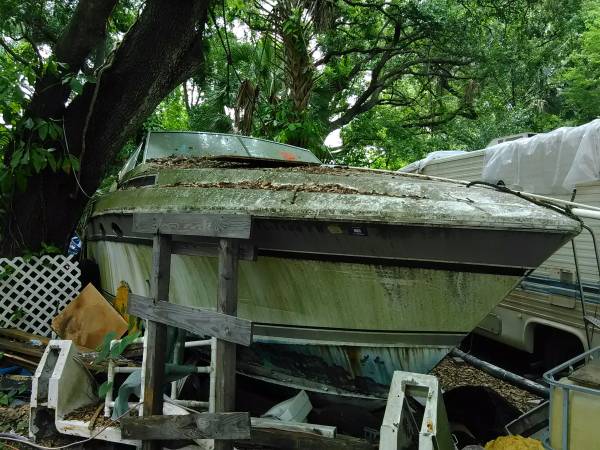 32 foot WellCraft hull free