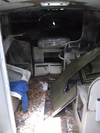 32 Wellcraft Interior
