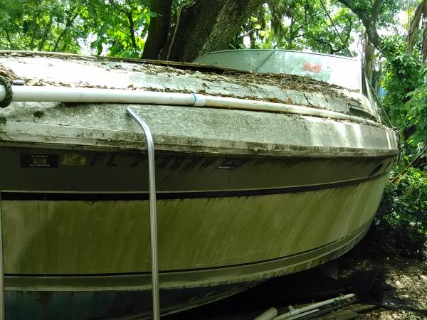 32 Wellcraft Big Boy , needs a good cleaning