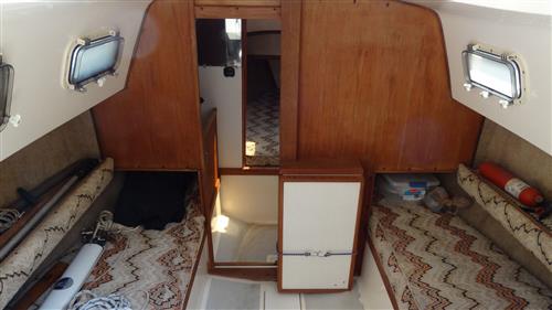 Hunter Interior low bid with sails