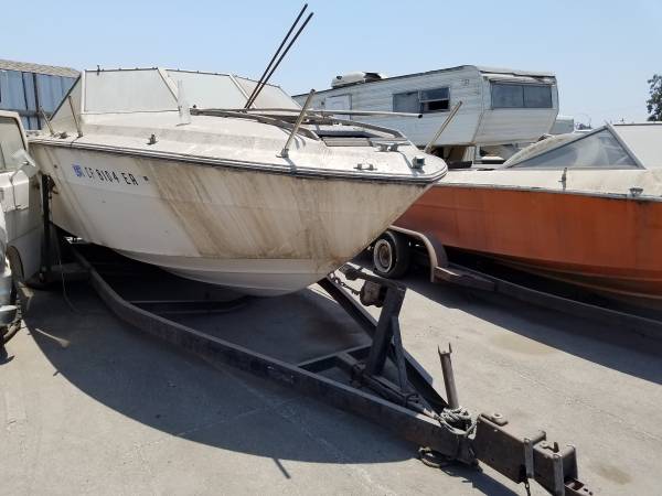 Free white boat with good hardware