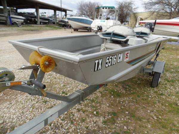 Bass boat - needs little work 