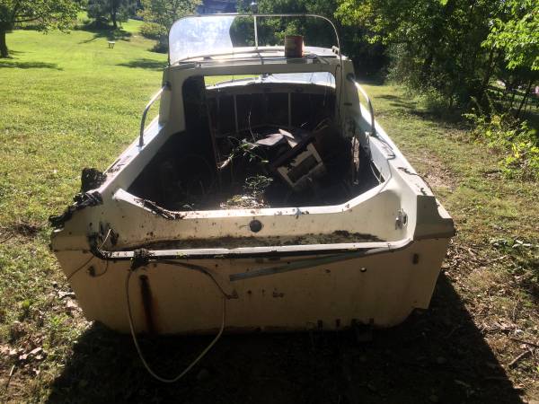 Starcraft 20 Chieftain Fiberglass hull.