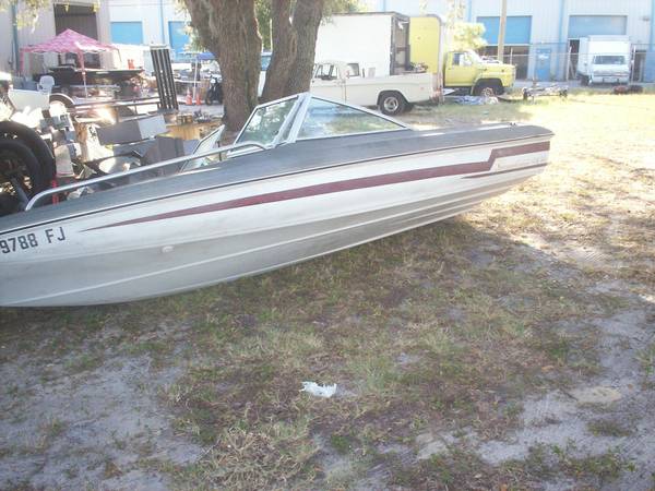 18' Ebtide powerboat