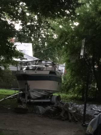 25 foot Regal powerboat