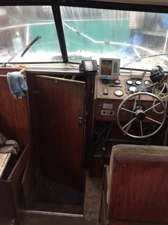 30 ft Bayliner interior