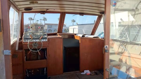 38 Chris Craft Salon