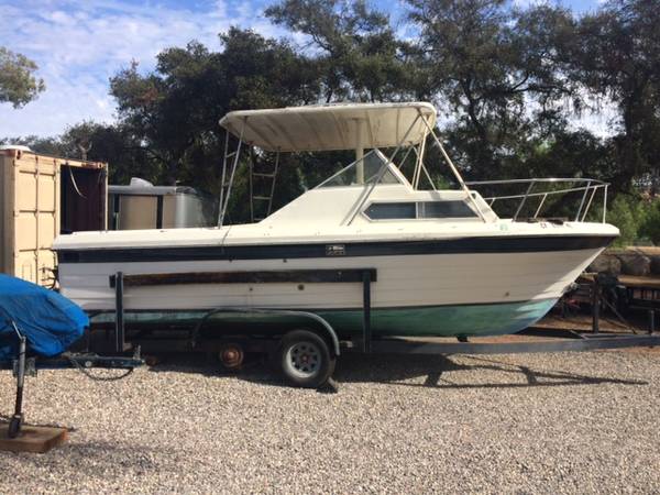 Ocean boat with motor