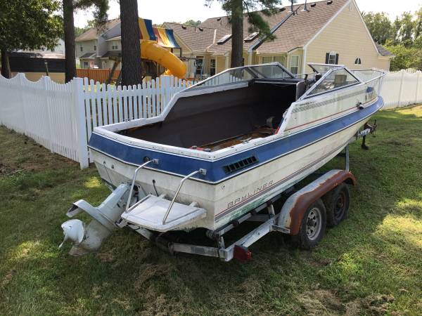 1985 Bayliner Capri Cuddy Cabin stern 