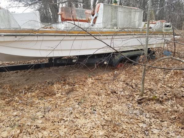 rough boat and tandem trailer that need wheels