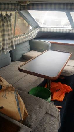 30 Bayliner Settee